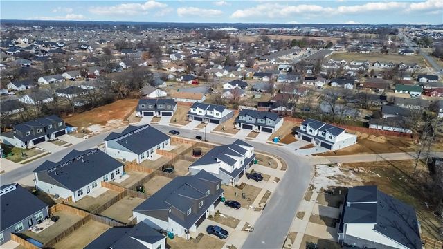 646 Sun Meadows Loop, Centerton, AR 72719