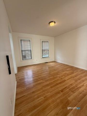 138 Greenwich Avenue, New Haven, CT 06519