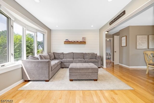41 Oakley Way, Wayne Twp., NJ 07470