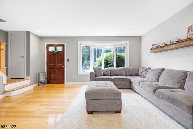 41 Oakley Way, Wayne Twp., NJ 07470