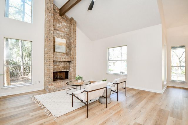 21 Edgewood Forest Ct, The Woodlands, TX 77381