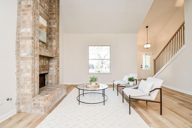 21 Edgewood Forest Ct, The Woodlands, TX 77381