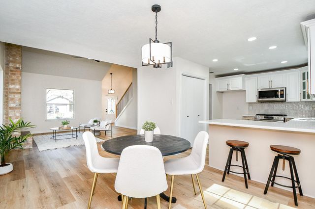 21 Edgewood Forest Ct, The Woodlands, TX 77381