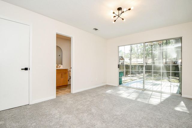 21 Edgewood Forest Ct, The Woodlands, TX 77381