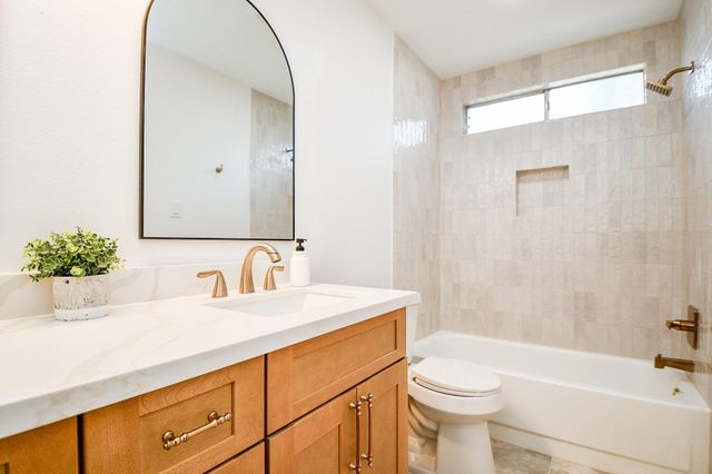 21 Edgewood Forest Ct, The Woodlands, TX 77381