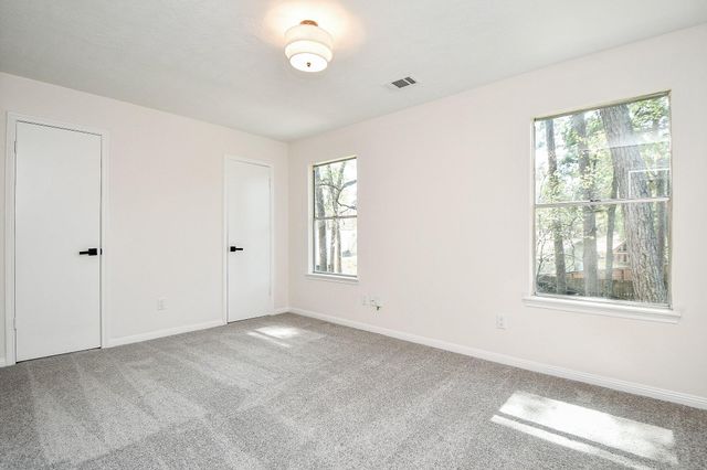 21 Edgewood Forest Ct, The Woodlands, TX 77381