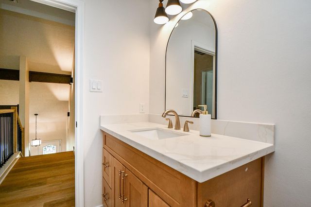 21 Edgewood Forest Ct, The Woodlands, TX 77381