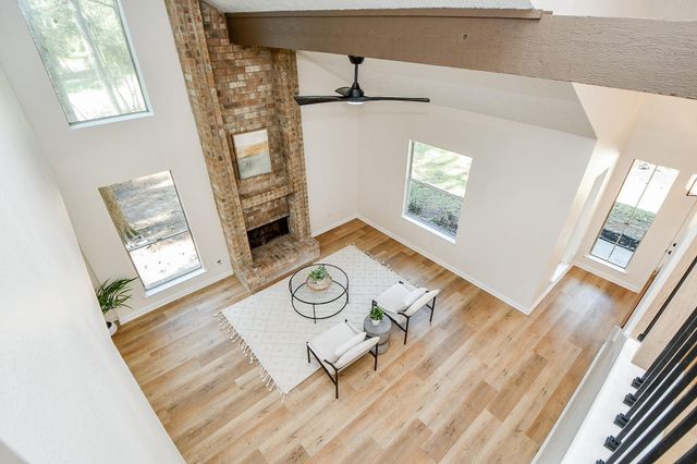 21 Edgewood Forest Ct, The Woodlands, TX 77381