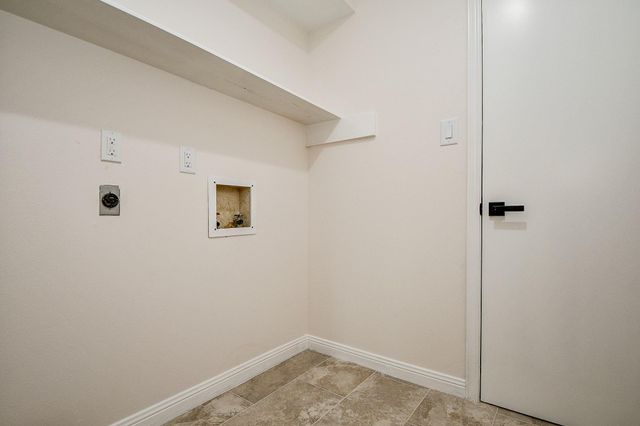 21 Edgewood Forest Ct, The Woodlands, TX 77381