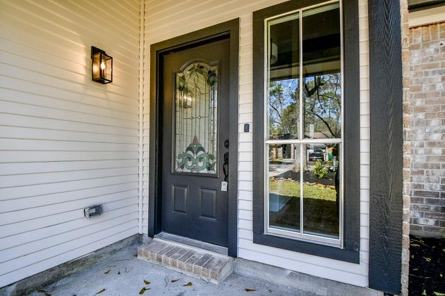 21 Edgewood Forest Ct, The Woodlands, TX 77381