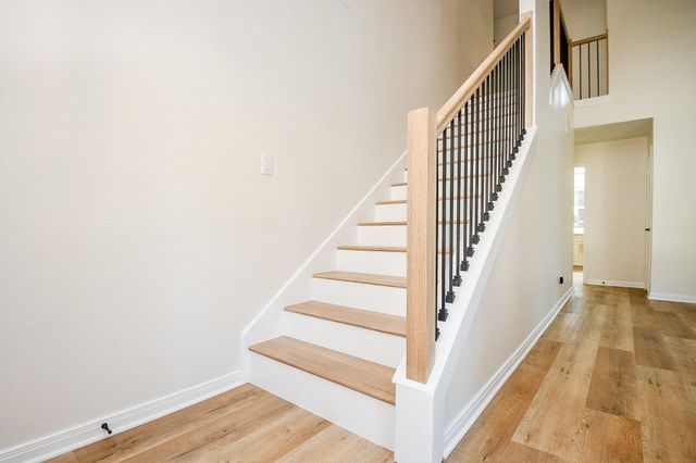 21 Edgewood Forest Ct, The Woodlands, TX 77381