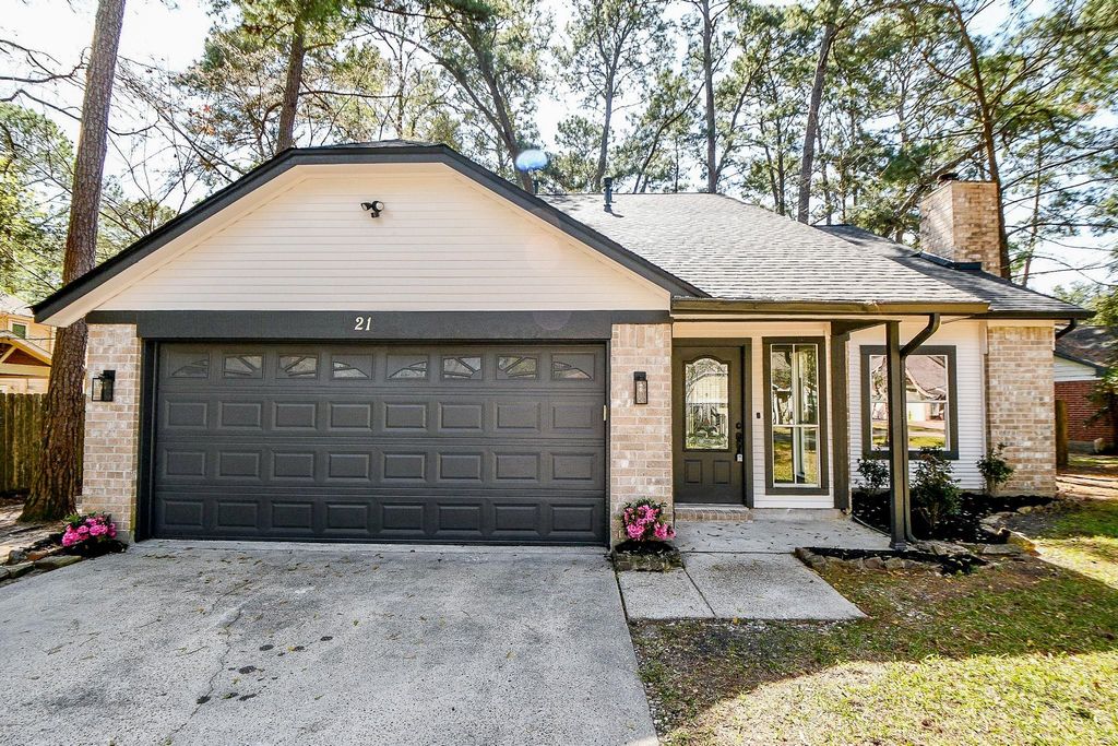 21 Edgewood Forest Ct, The Woodlands, TX 77381
