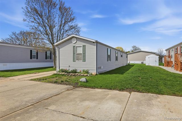 20689 Seneca Drive, Clinton Township, MI 48036
