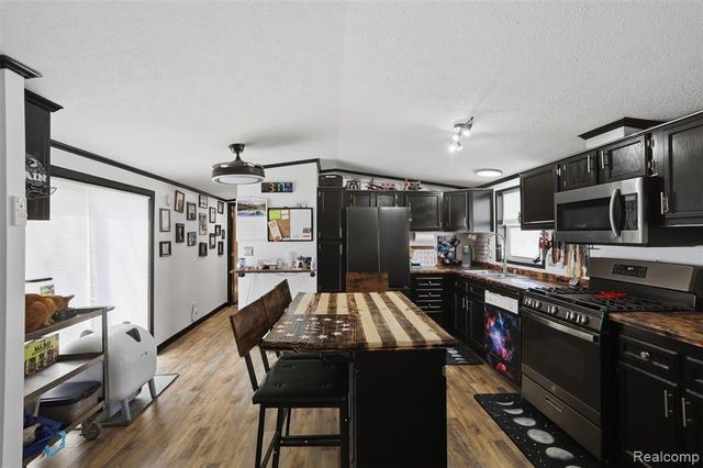 20689 Seneca Drive, Clinton Township, MI 48036