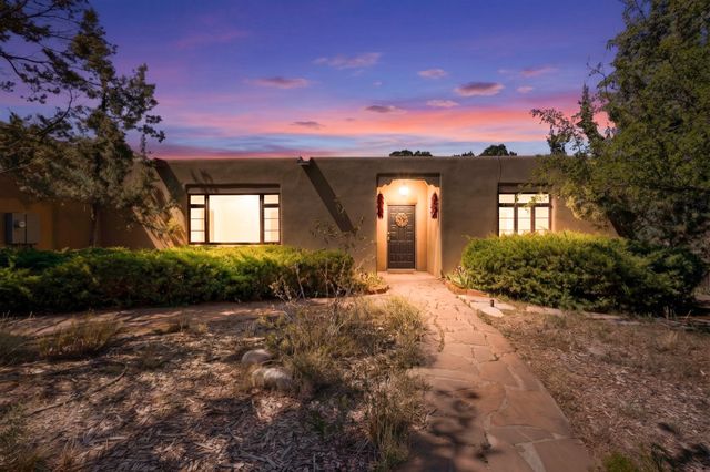 616 Camino Rancheros, Santa Fe, NM 87505