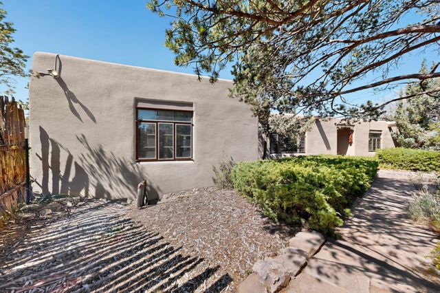 616 Camino Rancheros, Santa Fe, NM 87505