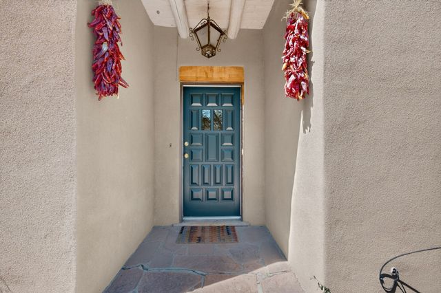616 Camino Rancheros, Santa Fe, NM 87505