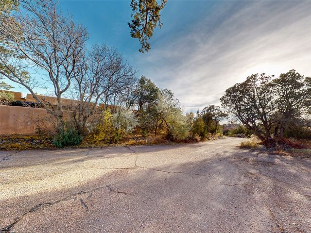 616 Camino Rancheros, Santa Fe, NM 87505