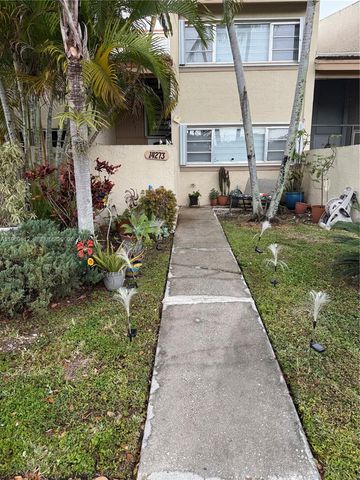 14273 Kendale Lakes Cir, Miami, FL 33183