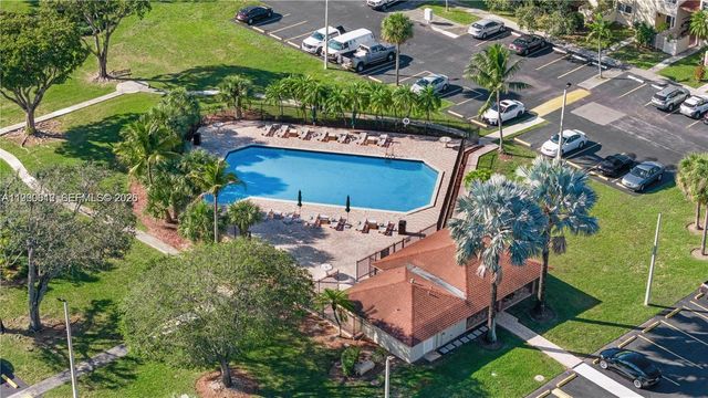 14273 Kendale Lakes Cir, Miami, FL 33183