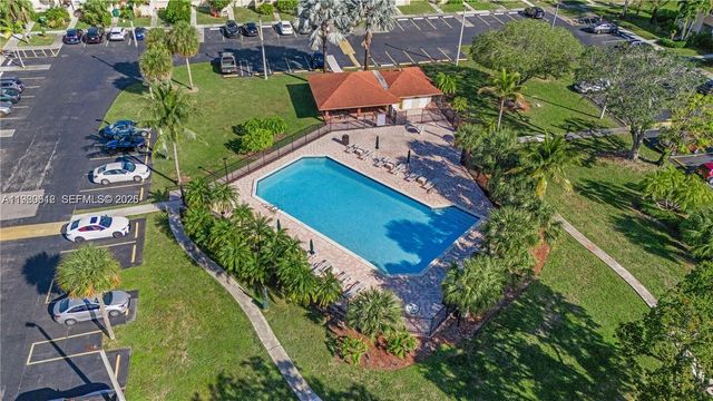 14273 Kendale Lakes Cir, Miami, FL 33183