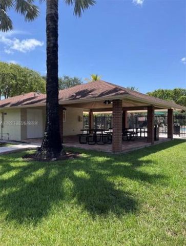 14273 Kendale Lakes Cir, Miami, FL 33183