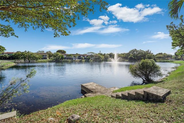 14273 Kendale Lakes Cir, Miami, FL 33183