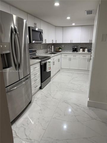 14273 Kendale Lakes Cir, Miami, FL 33183