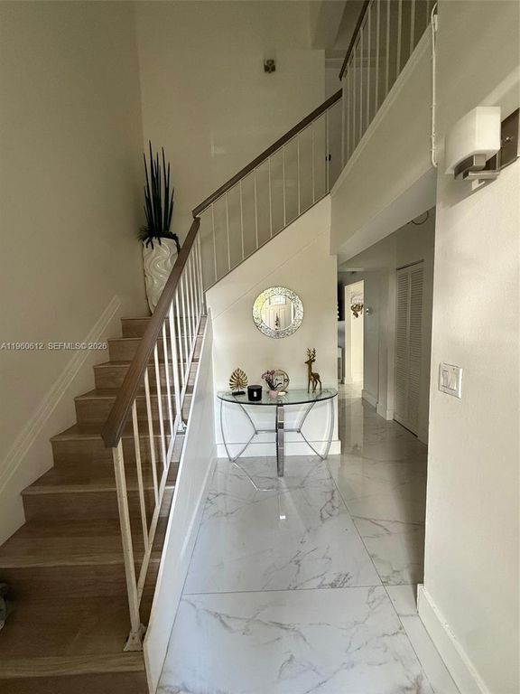 14273 Kendale Lakes Cir, Miami, FL 33183