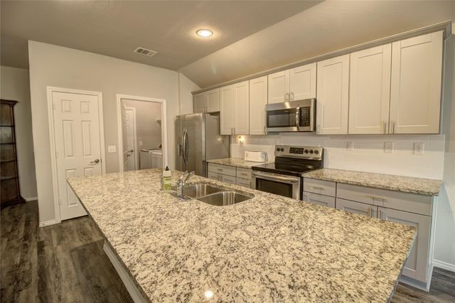 188 Courageous Side Way, Magnolia, TX 77354