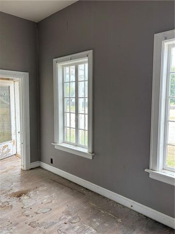 218 S 16th Street, Parsons, KS 67357