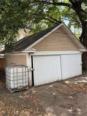 218 S 16th Street, Parsons, KS 67357