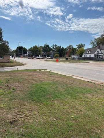 218 S 16th Street, Parsons, KS 67357