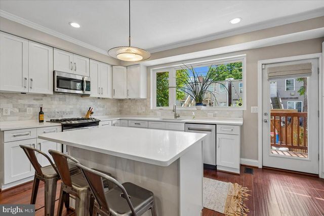 1203 STAPLES ST NE, Washington, DC 20002