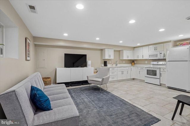 1203 STAPLES ST NE, Washington, DC 20002