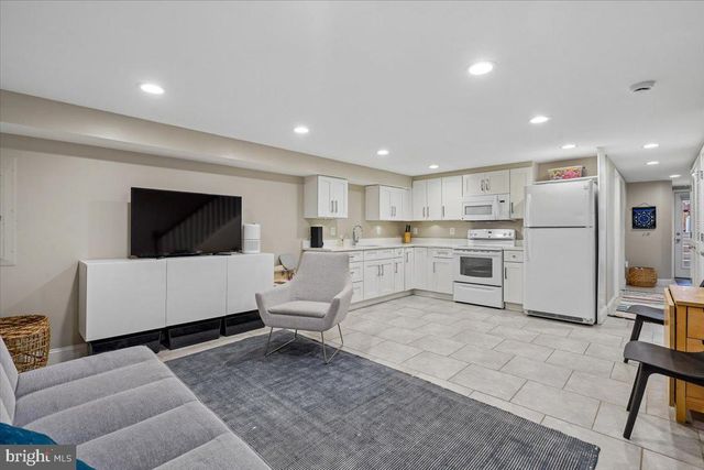1203 STAPLES ST NE, Washington, DC 20002