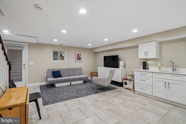 1203 STAPLES ST NE, Washington, DC 20002
