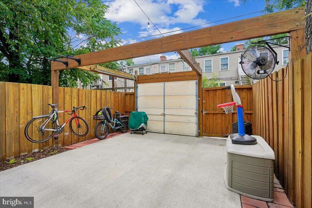 1203 STAPLES ST NE, Washington, DC 20002