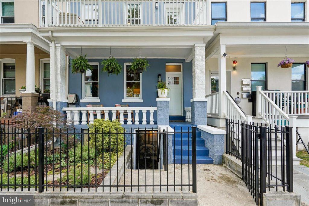 1203 STAPLES ST NE, Washington, DC 20002