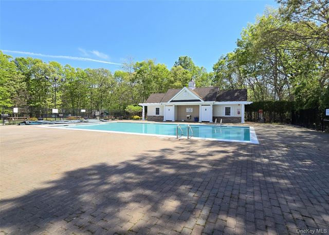 460 Old Town Road 3K, Port Jefferson Station, NY 11776