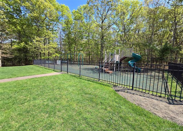 460 Old Town Road 3K, Port Jefferson Station, NY 11776