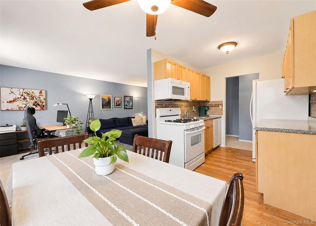 460 Old Town Road 3K, Port Jefferson Station, NY 11776