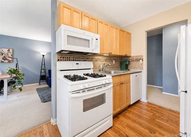 460 Old Town Road 3K, Port Jefferson Station, NY 11776