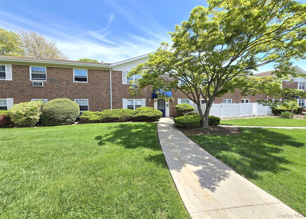 460 Old Town Road 3K, Port Jefferson Station, NY 11776