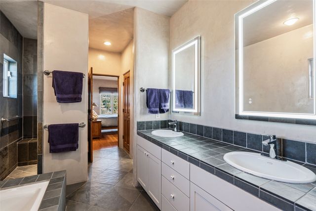 19B Paseo Nopal, Santa Fe, NM 87507