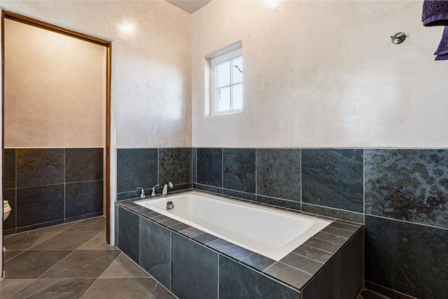 19B Paseo Nopal, Santa Fe, NM 87507