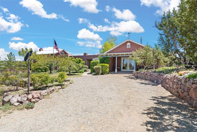 19B Paseo Nopal, Santa Fe, NM 87507