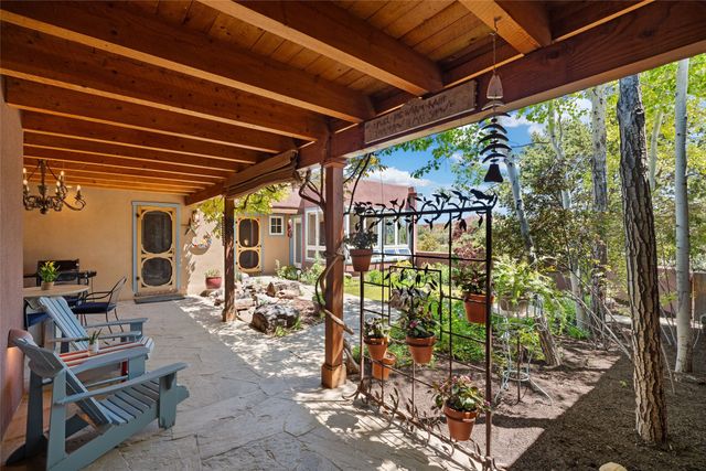 19B Paseo Nopal, Santa Fe, NM 87507