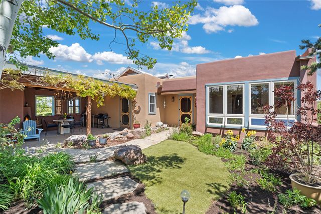 19B Paseo Nopal, Santa Fe, NM 87507