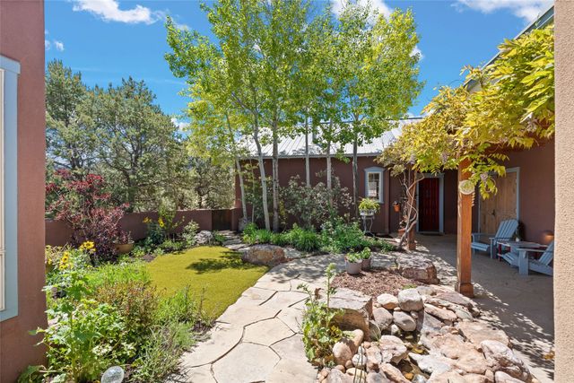 19B Paseo Nopal, Santa Fe, NM 87507